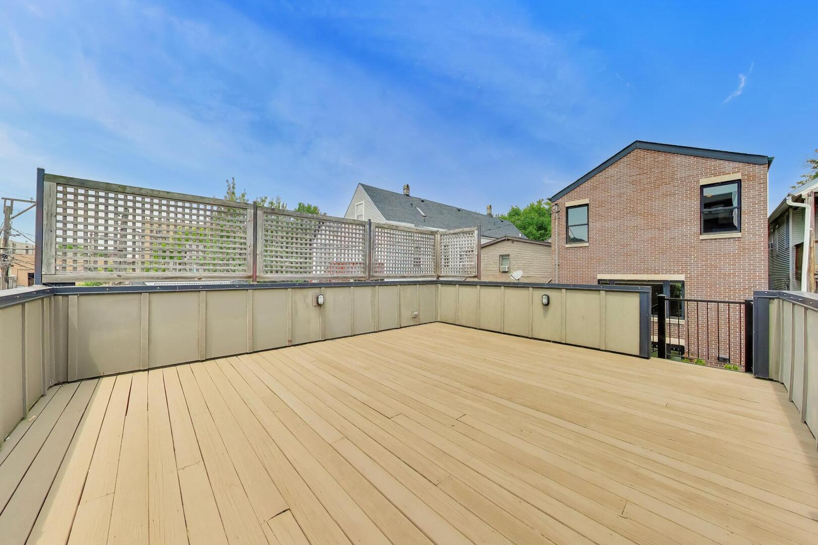 2439 W Moffat Street