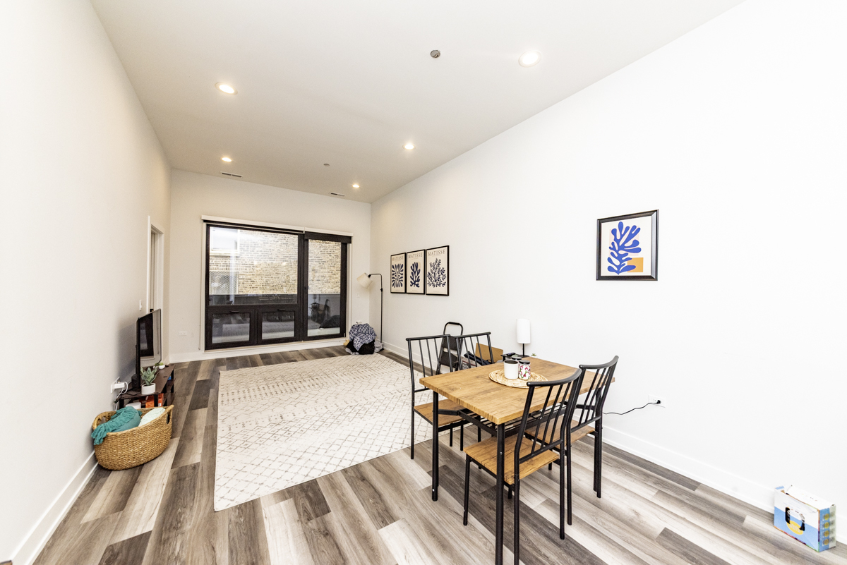2317 N Clark Street Unit: 407