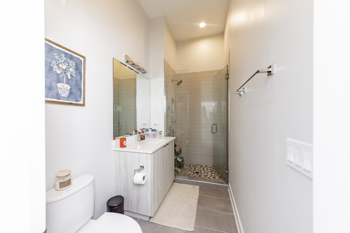 2317 N Clark Street Unit: 407
