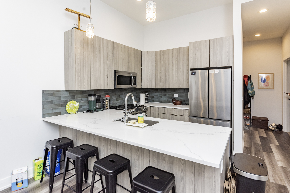 2317 N Clark Street Unit: 407