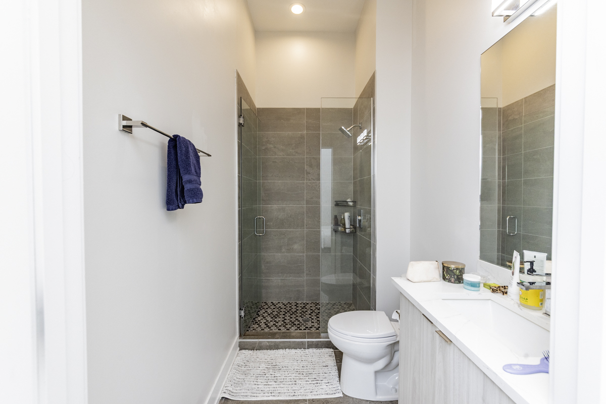 2317 N Clark Street Unit: 407