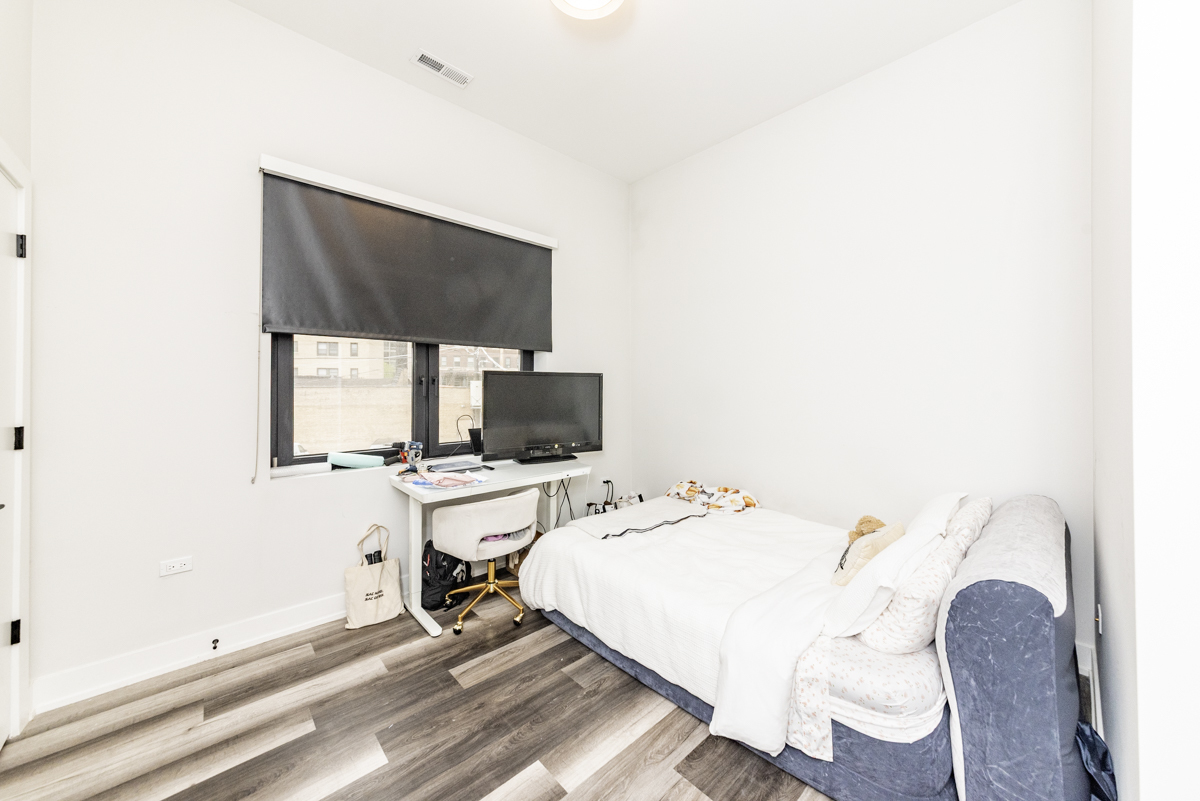 2317 N Clark Street Unit: 407