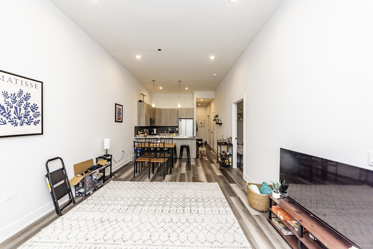 2317 N Clark Street Unit: 407