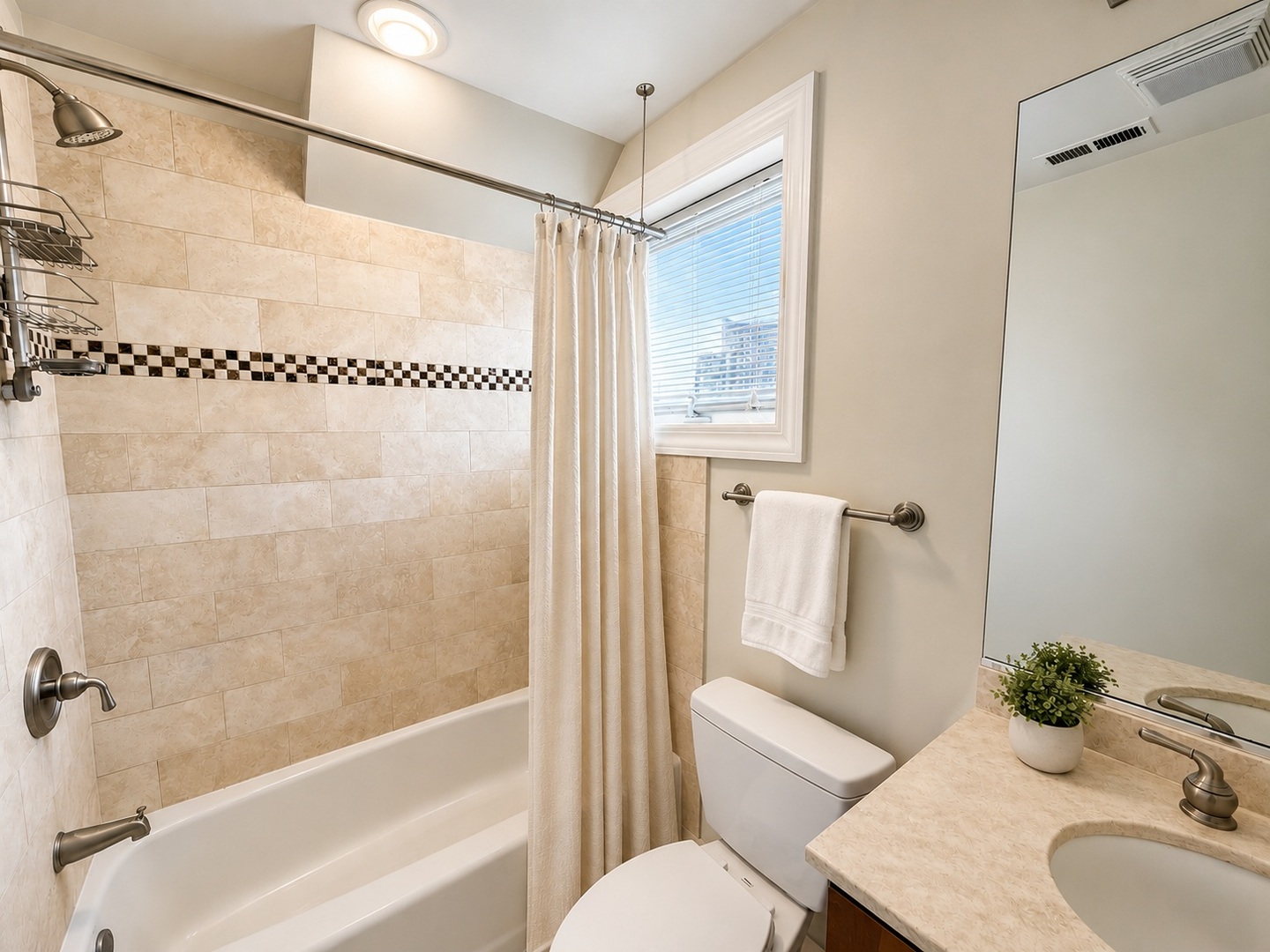 944 W Concord Place Unit: 3