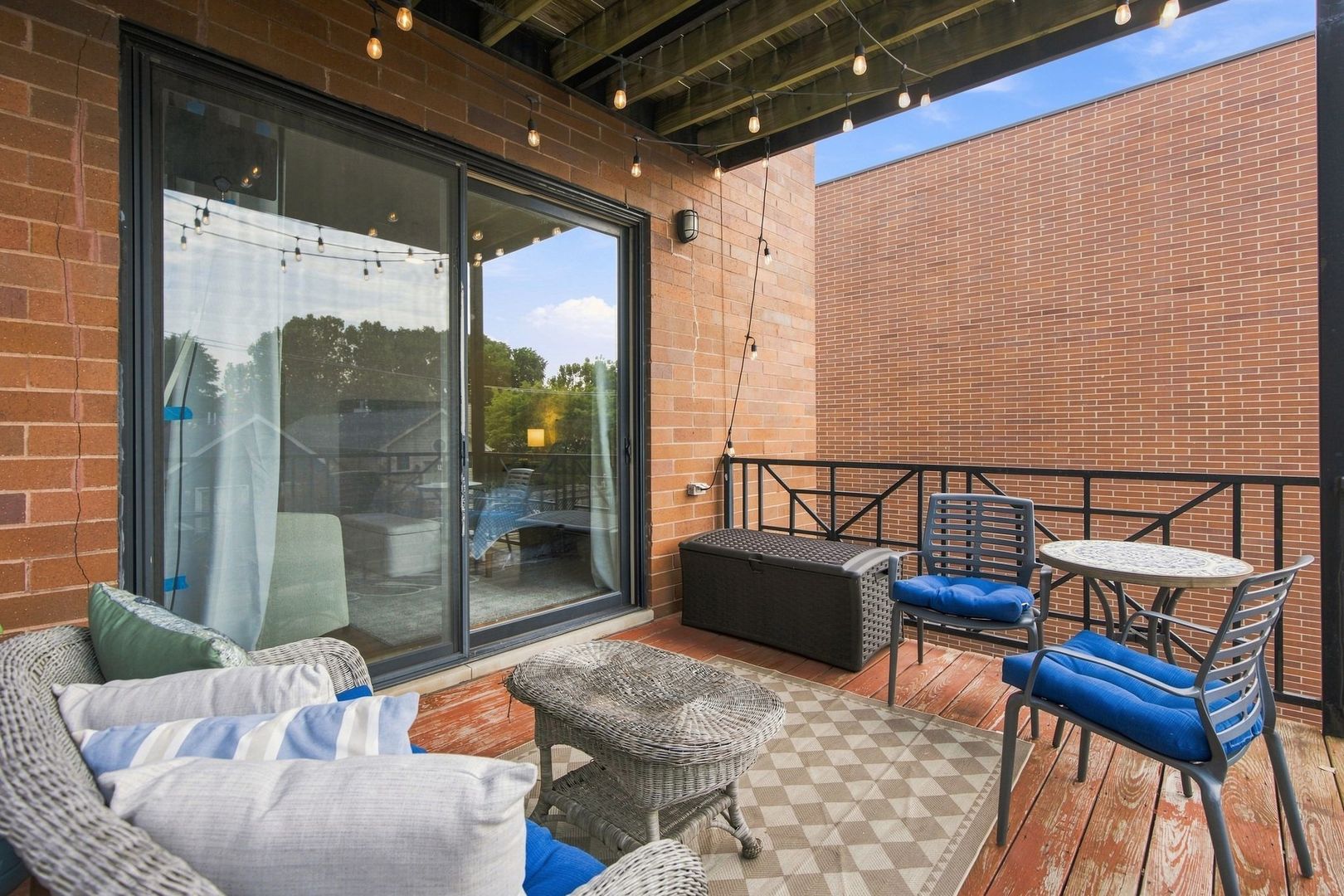1925 W Irving Park Road Unit: 3