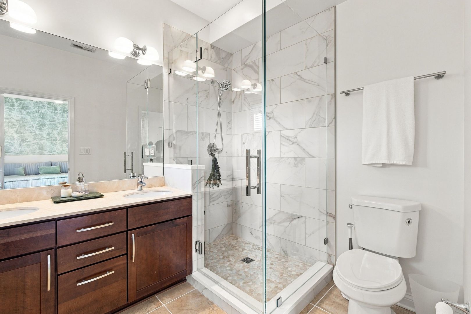 1925 W Irving Park Road Unit: 3