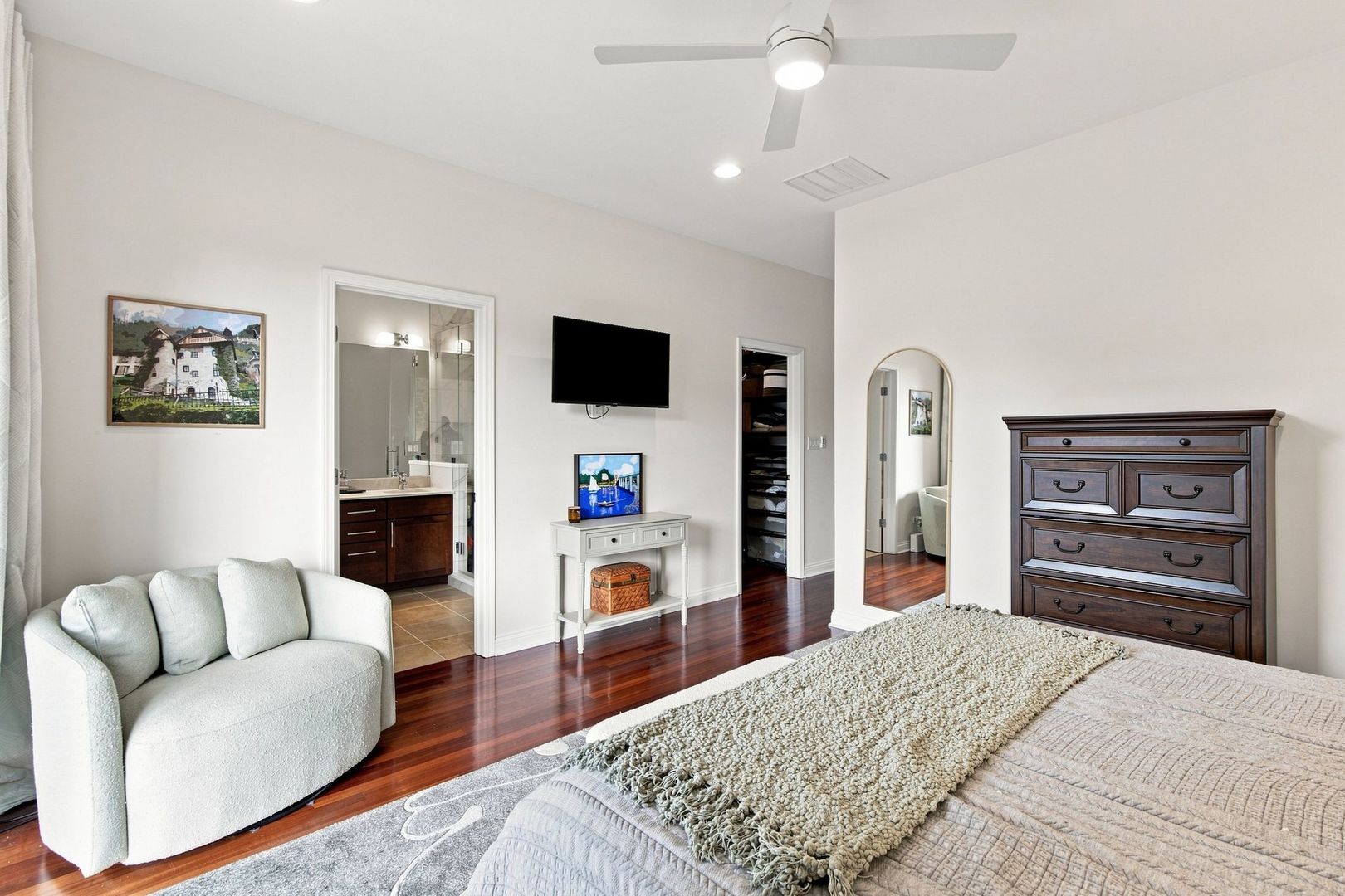 1925 W Irving Park Road Unit: 3