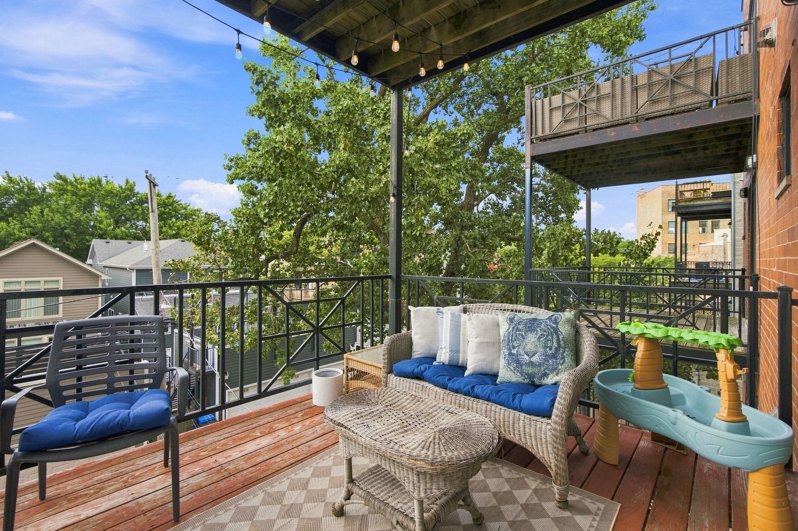 1925 W Irving Park Road Unit: 3