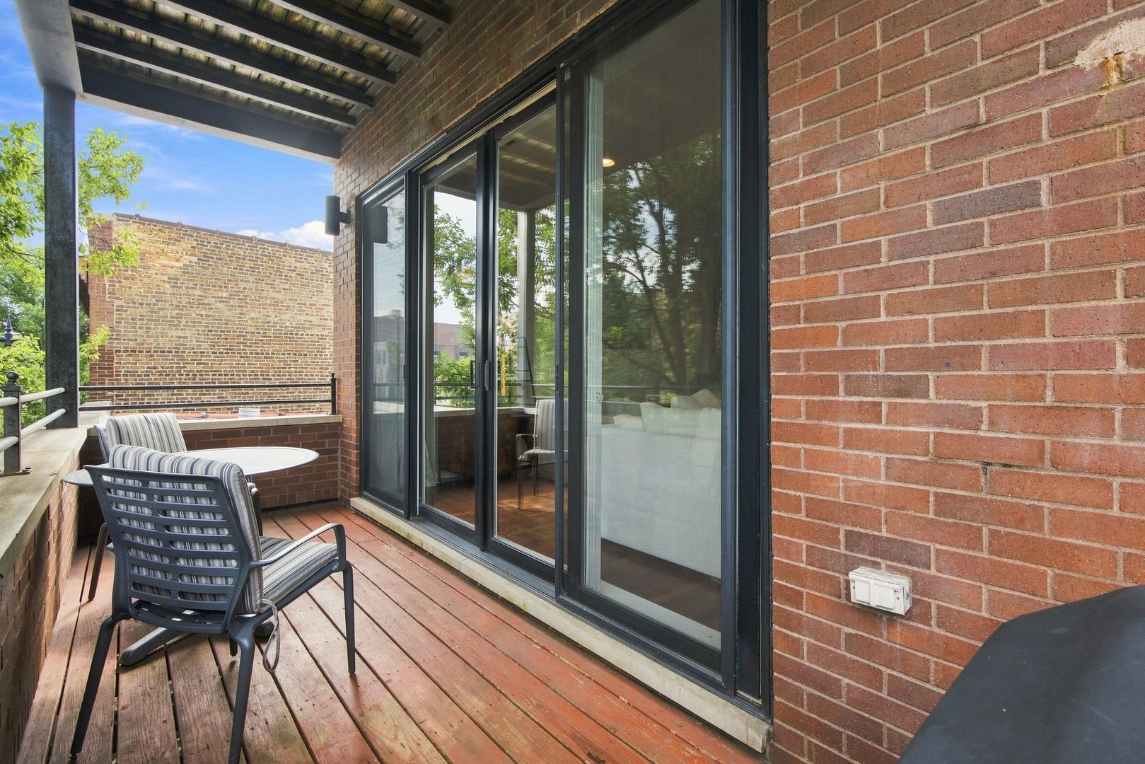 1925 W Irving Park Road Unit: 3