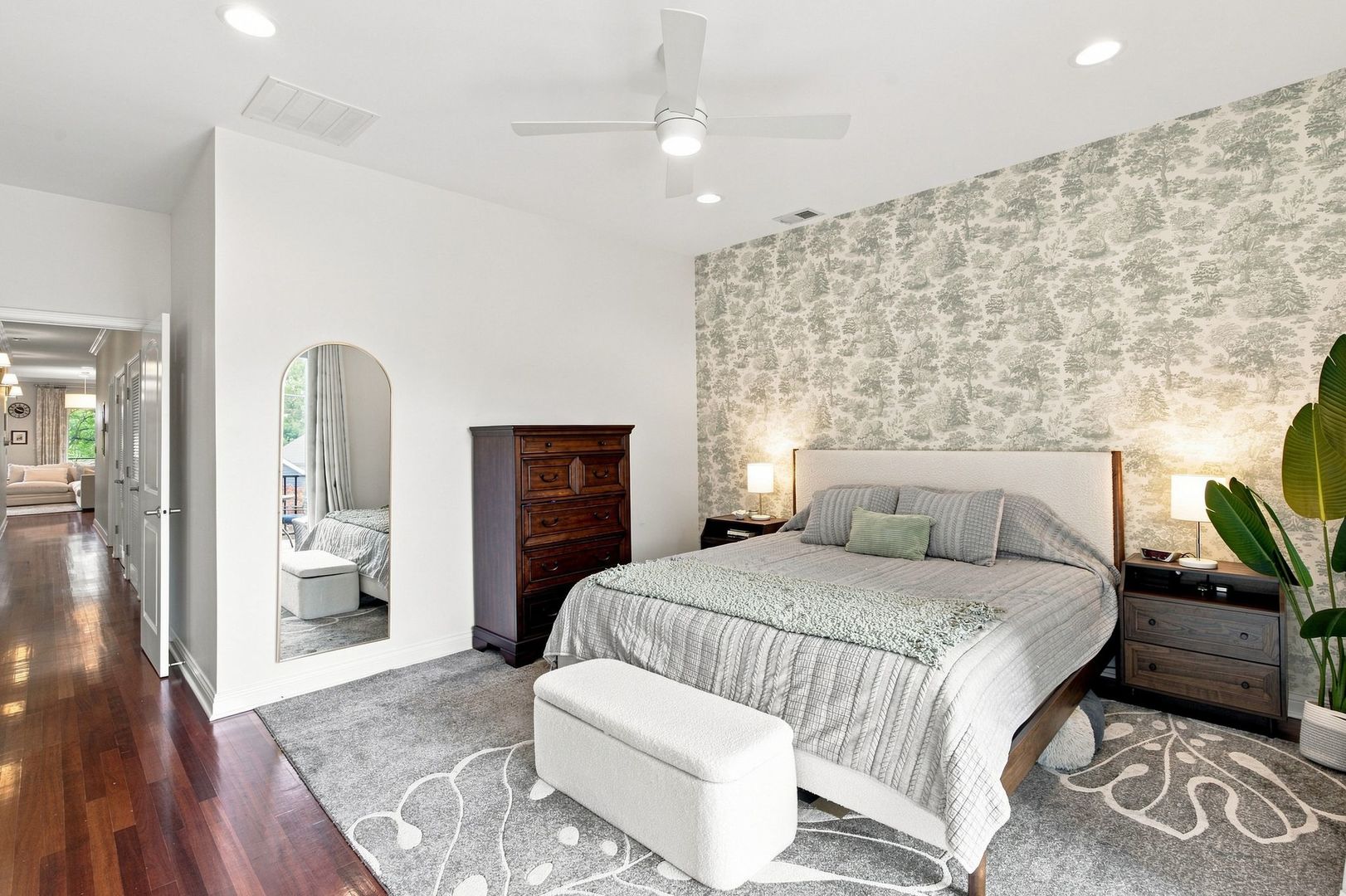 1925 W Irving Park Road Unit: 3