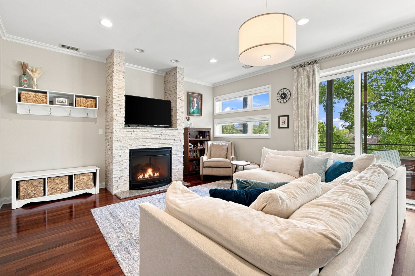 1925 W Irving Park Road Unit: 3