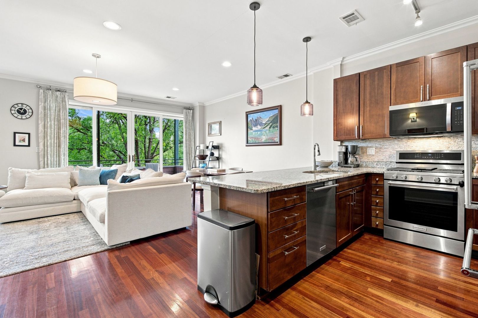 1925 W Irving Park Road Unit: 3