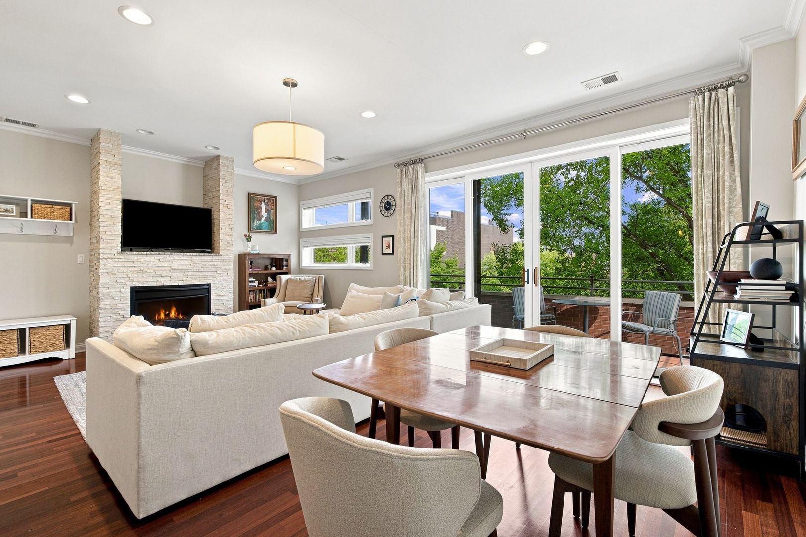 1925 W Irving Park Road Unit: 3
