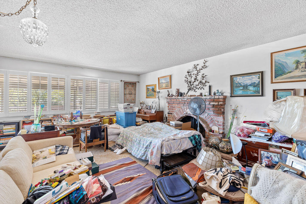 4400 Meadowlark Lane