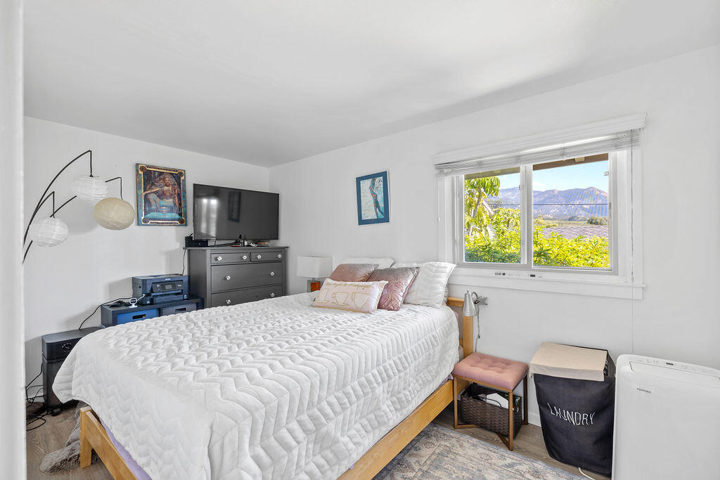 4400 Meadowlark Lane