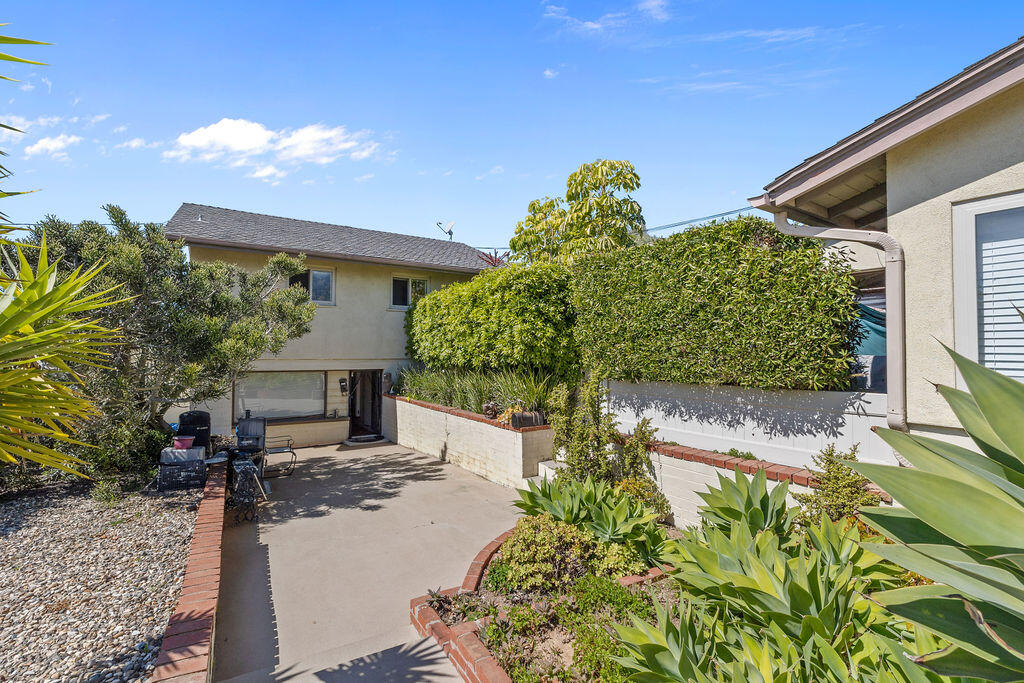 4400 Meadowlark Lane