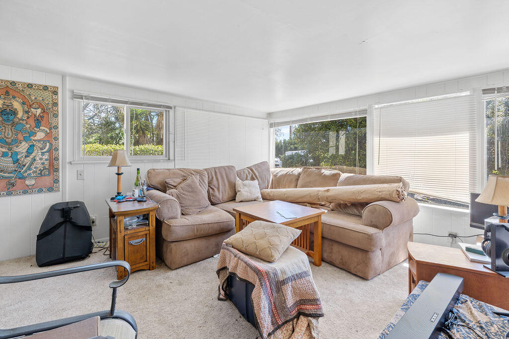 4400 Meadowlark Lane