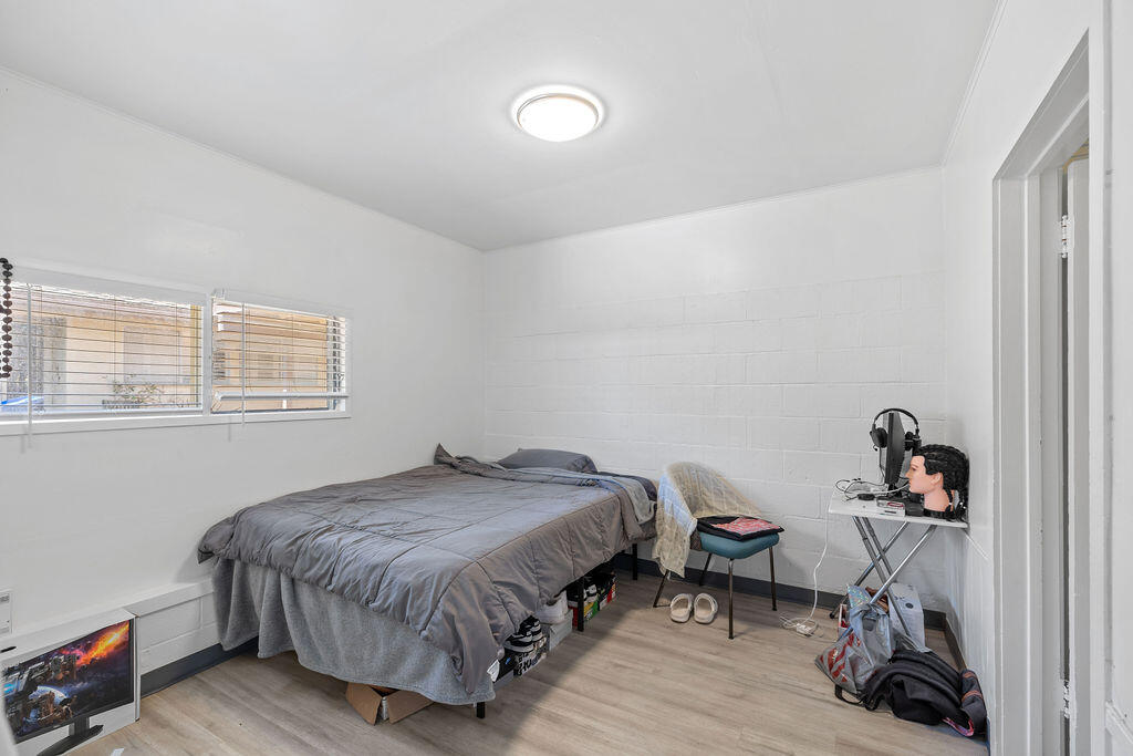 4400 Meadowlark Lane