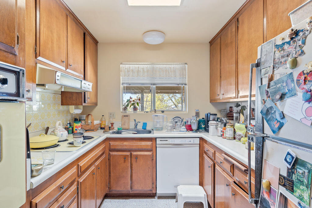 4400 Meadowlark Lane