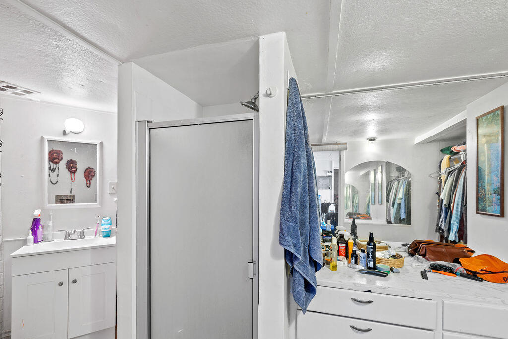 4400 Meadowlark Lane