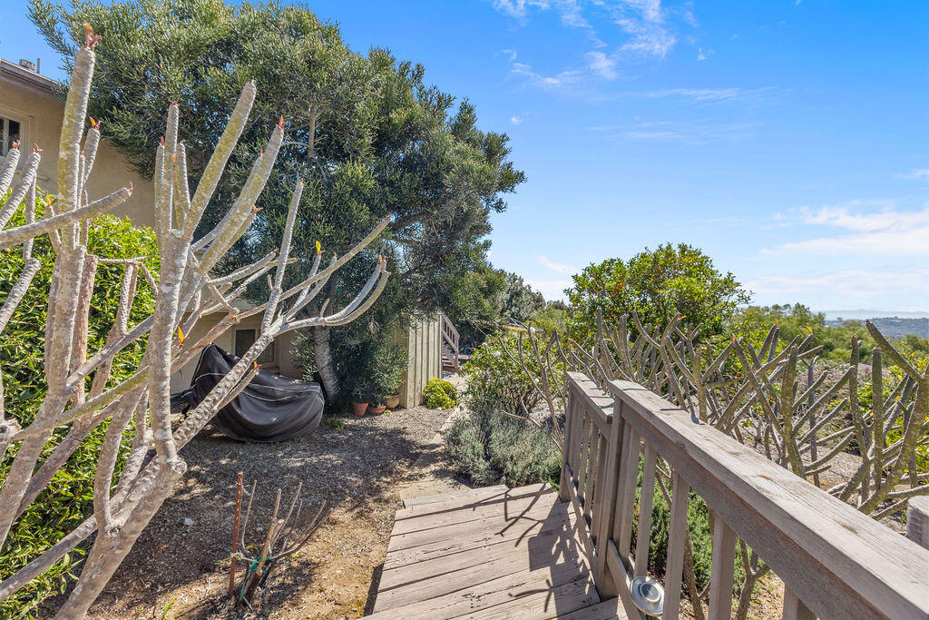 4400 Meadowlark Lane