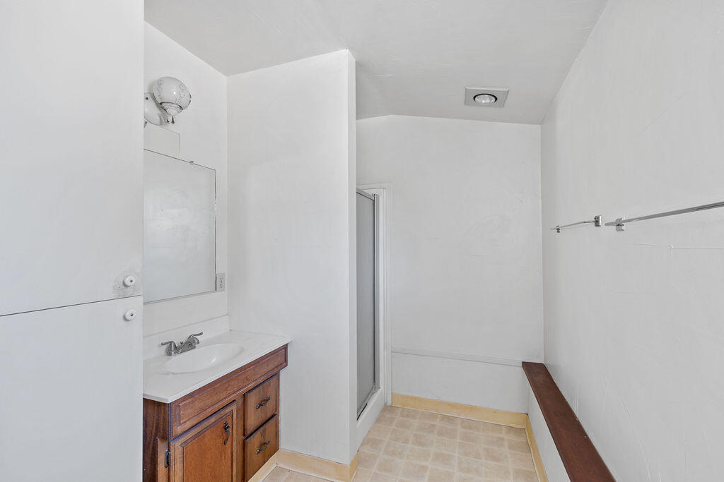4400 Meadowlark Lane