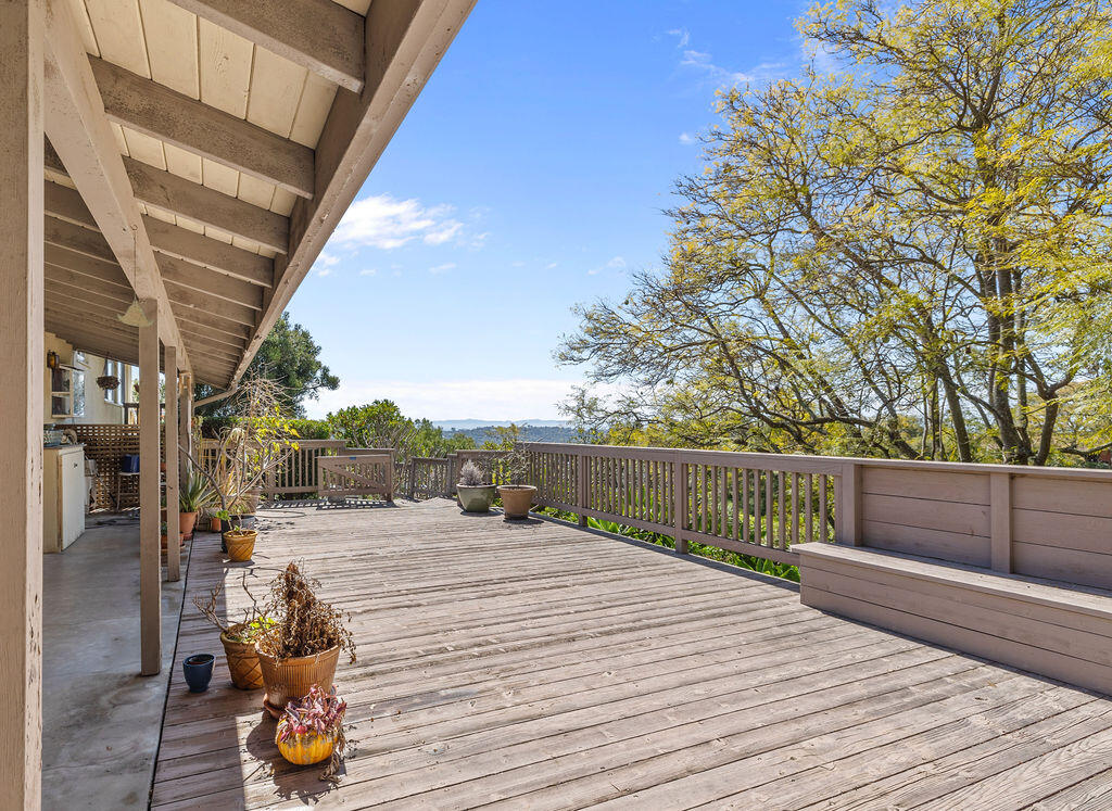 4400 Meadowlark Lane