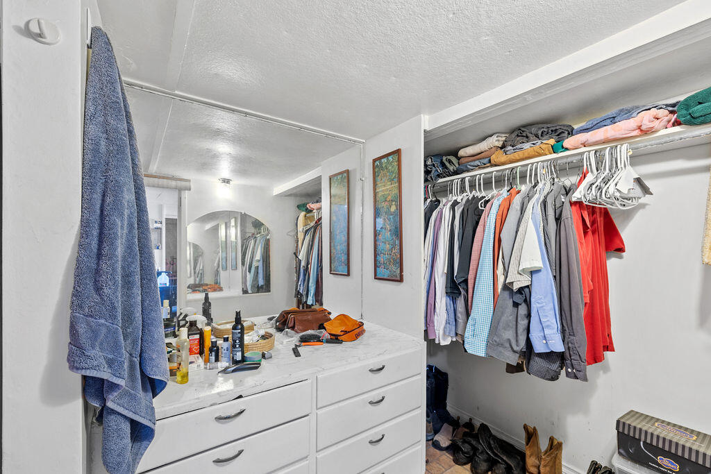 4400 Meadowlark Lane