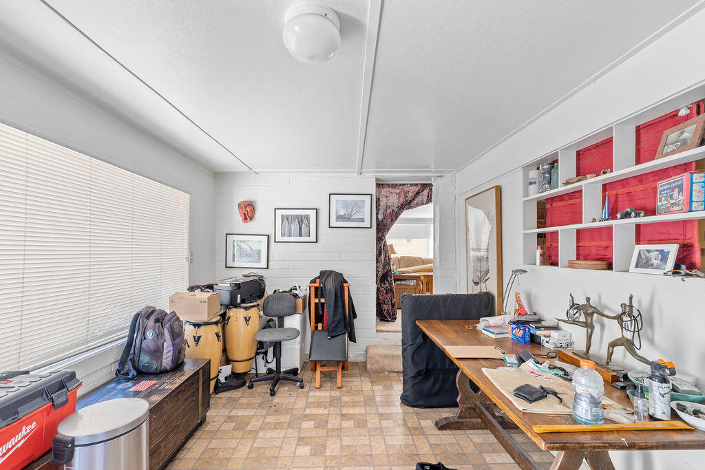 4400 Meadowlark Lane