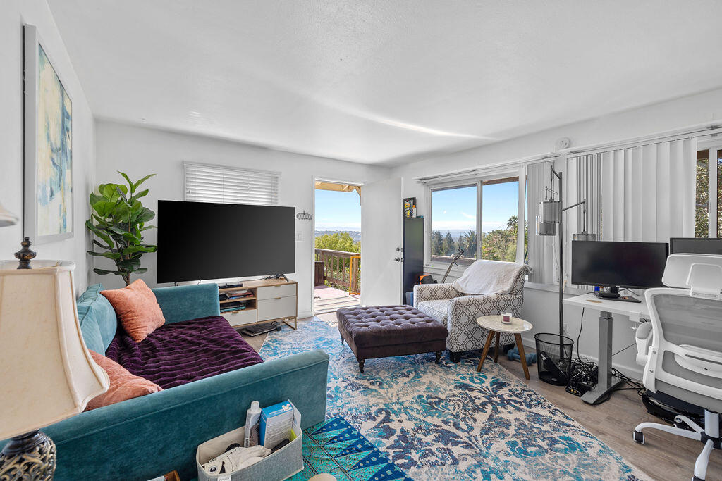 4400 Meadowlark Lane