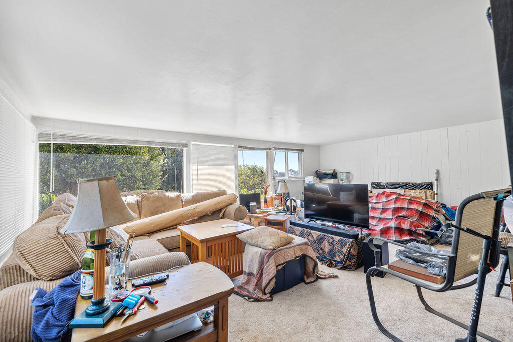 4400 Meadowlark Lane