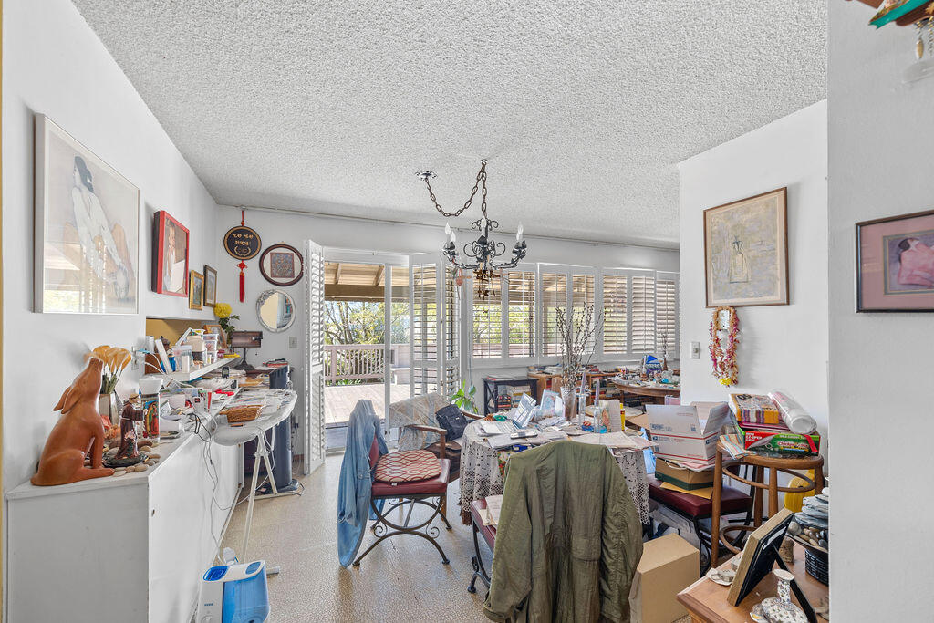 4400 Meadowlark Lane