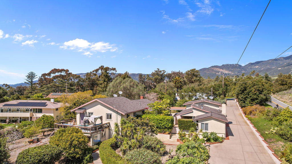 4400 Meadowlark Lane