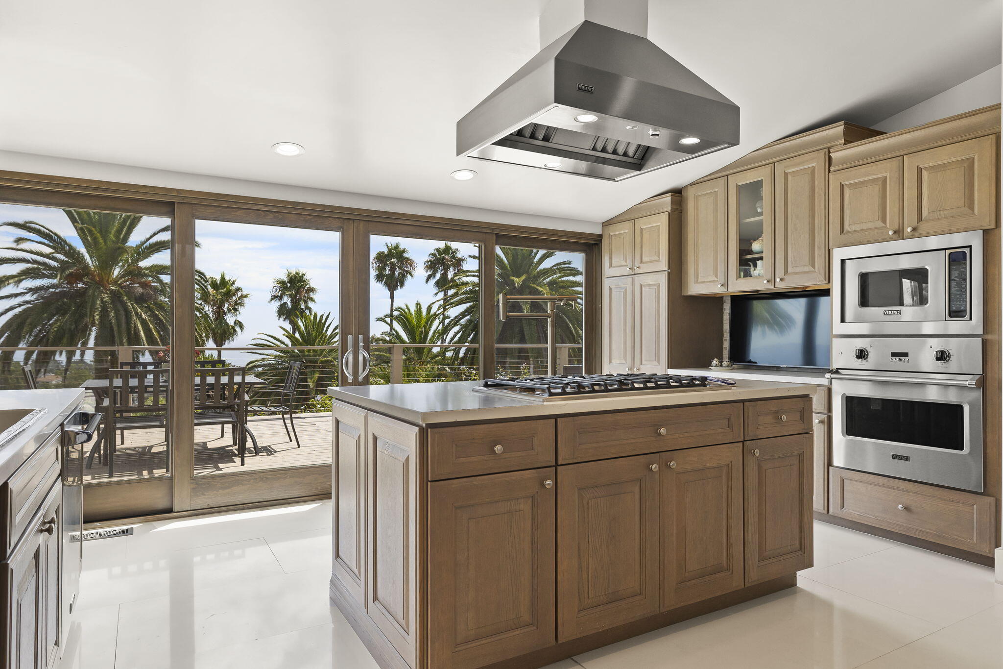 550 Miramonte Drive