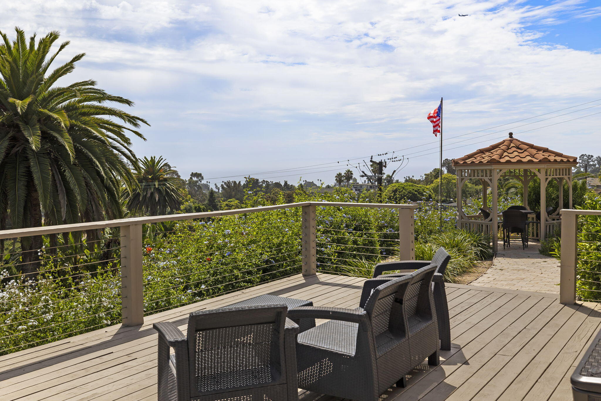 550 Miramonte Drive