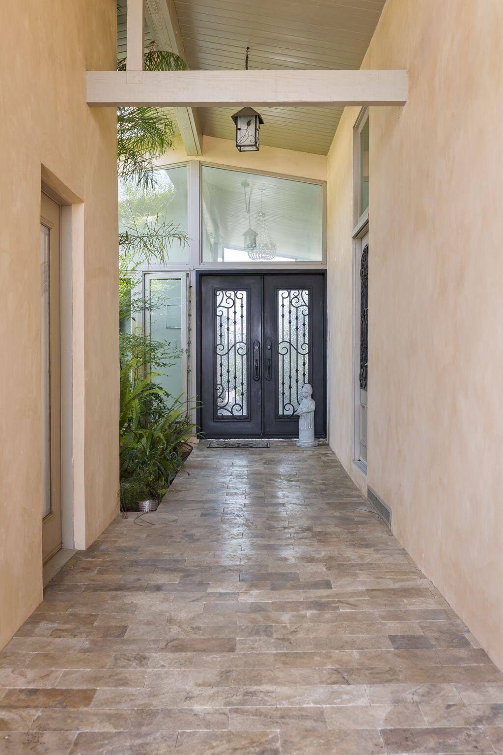 550 Miramonte Drive