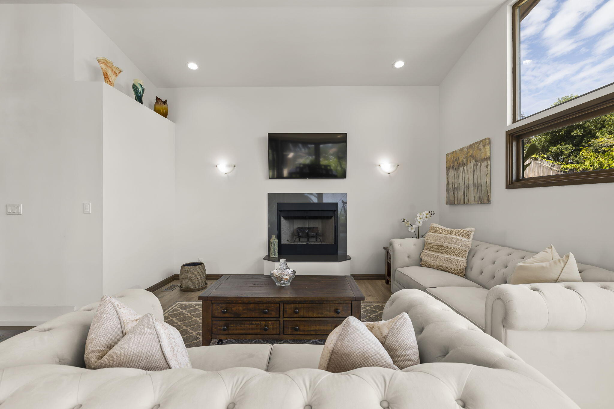 550 Miramonte Drive