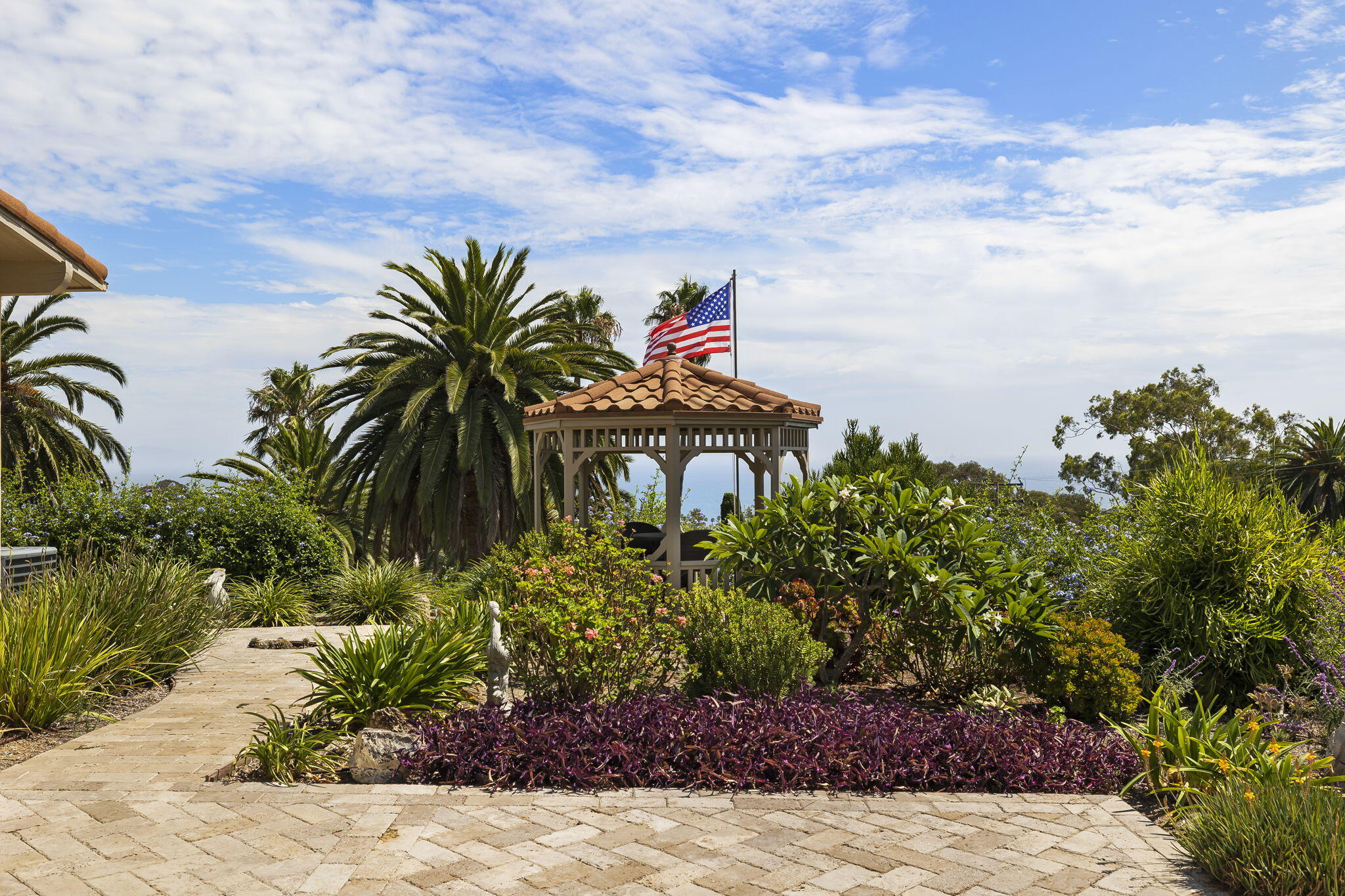 550 Miramonte Drive