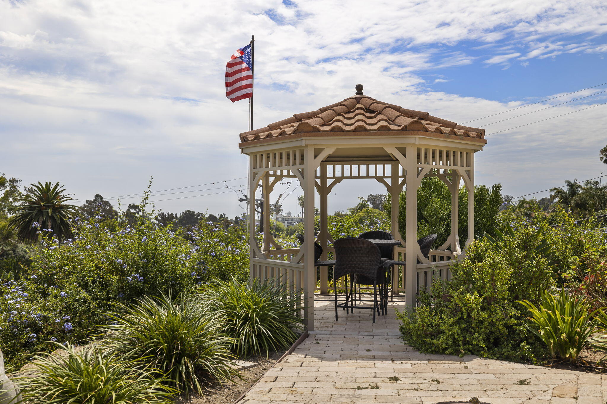 550 Miramonte Drive