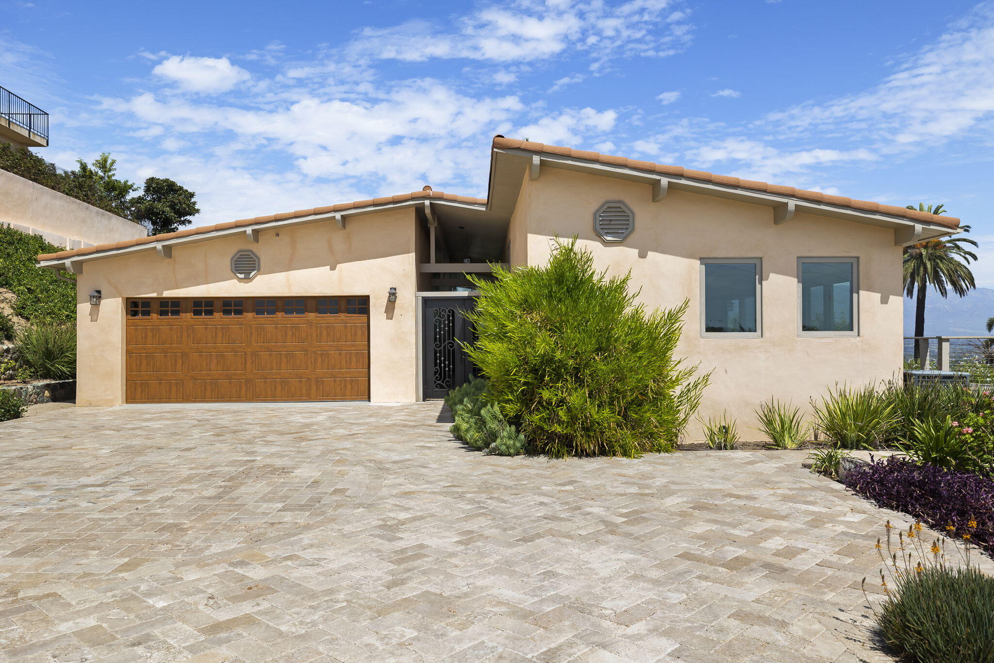 550 Miramonte Drive