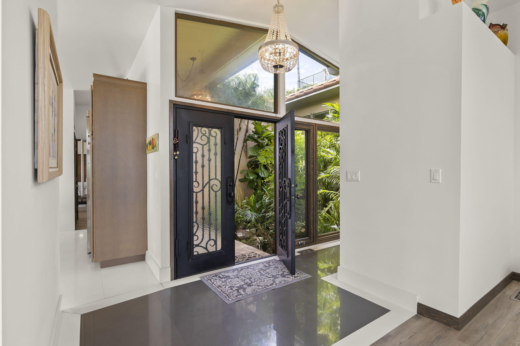 550 Miramonte Drive
