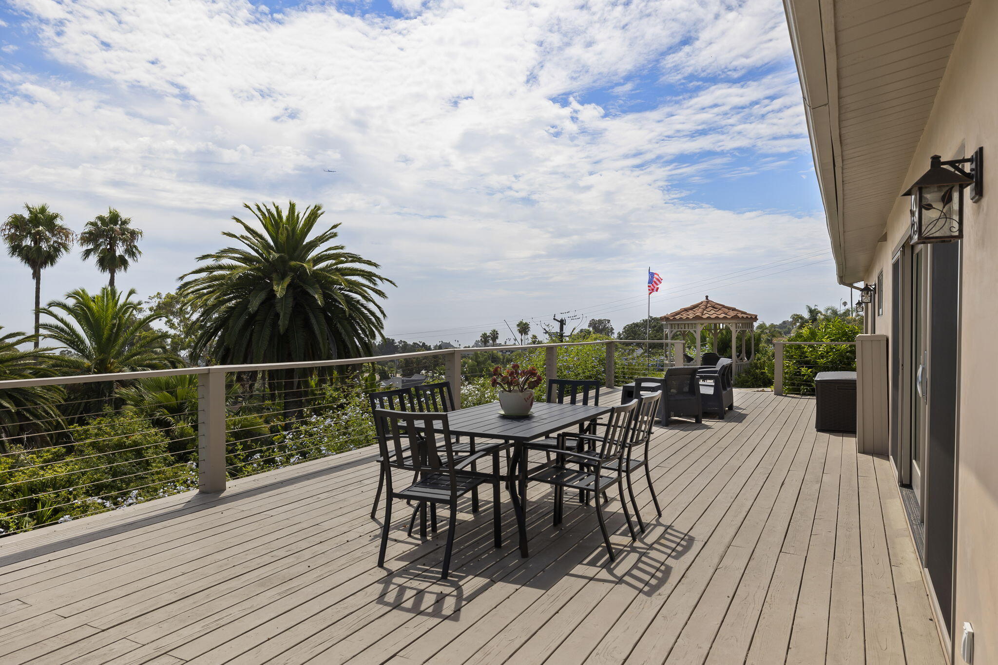 550 Miramonte Drive