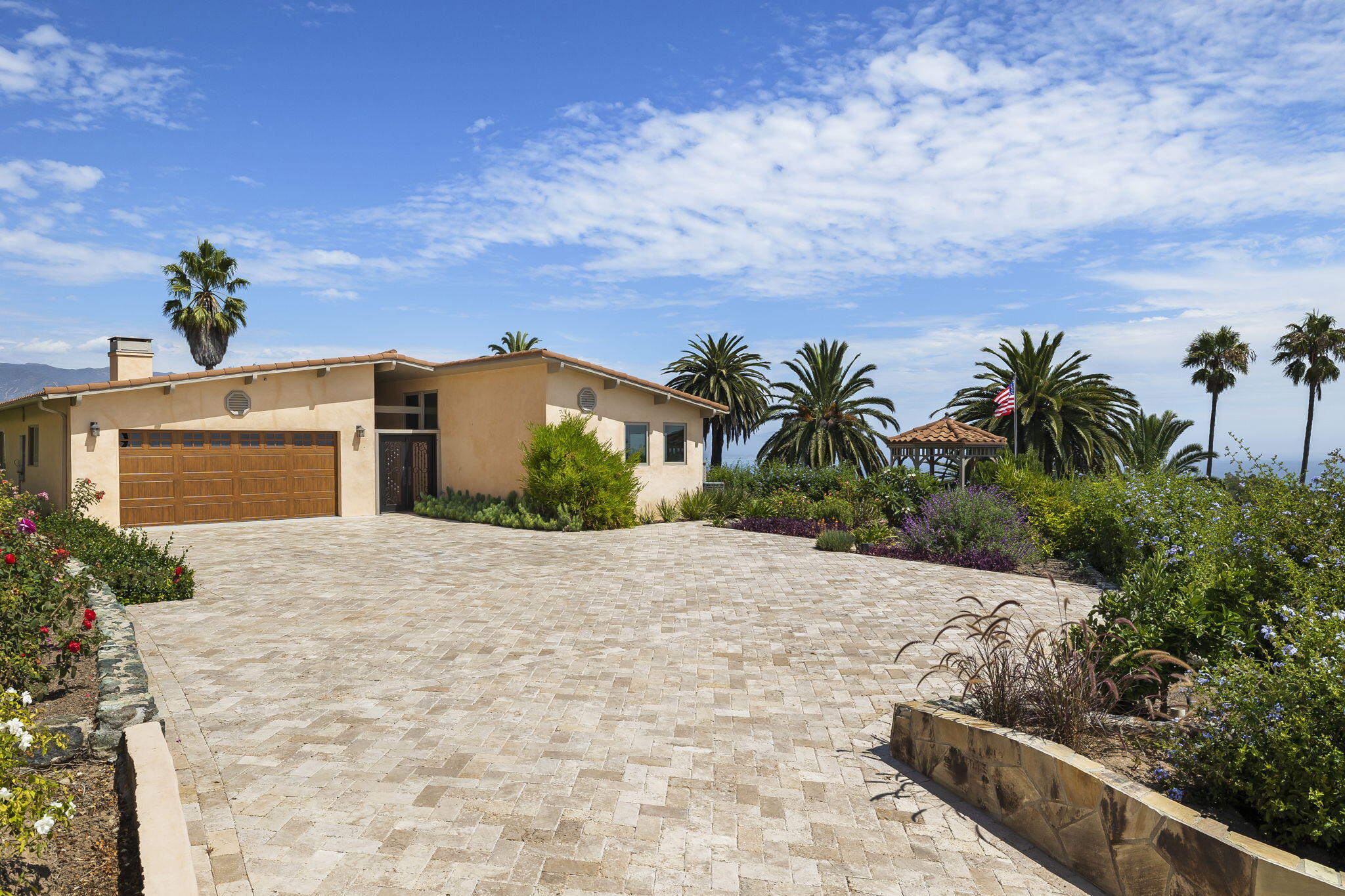 550 Miramonte Drive