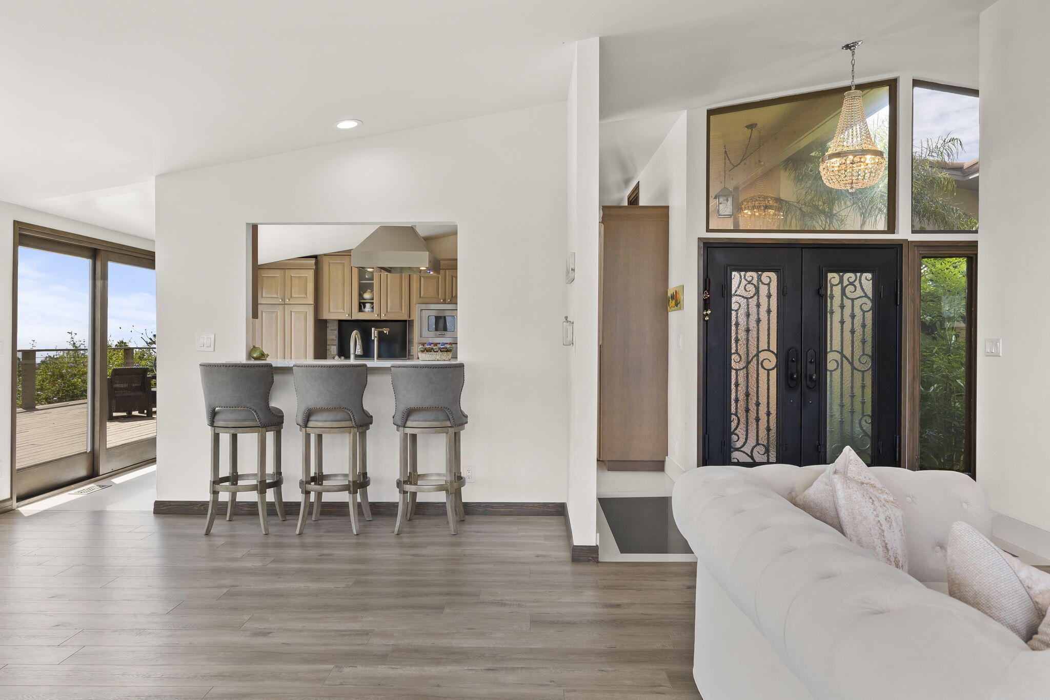 550 Miramonte Drive