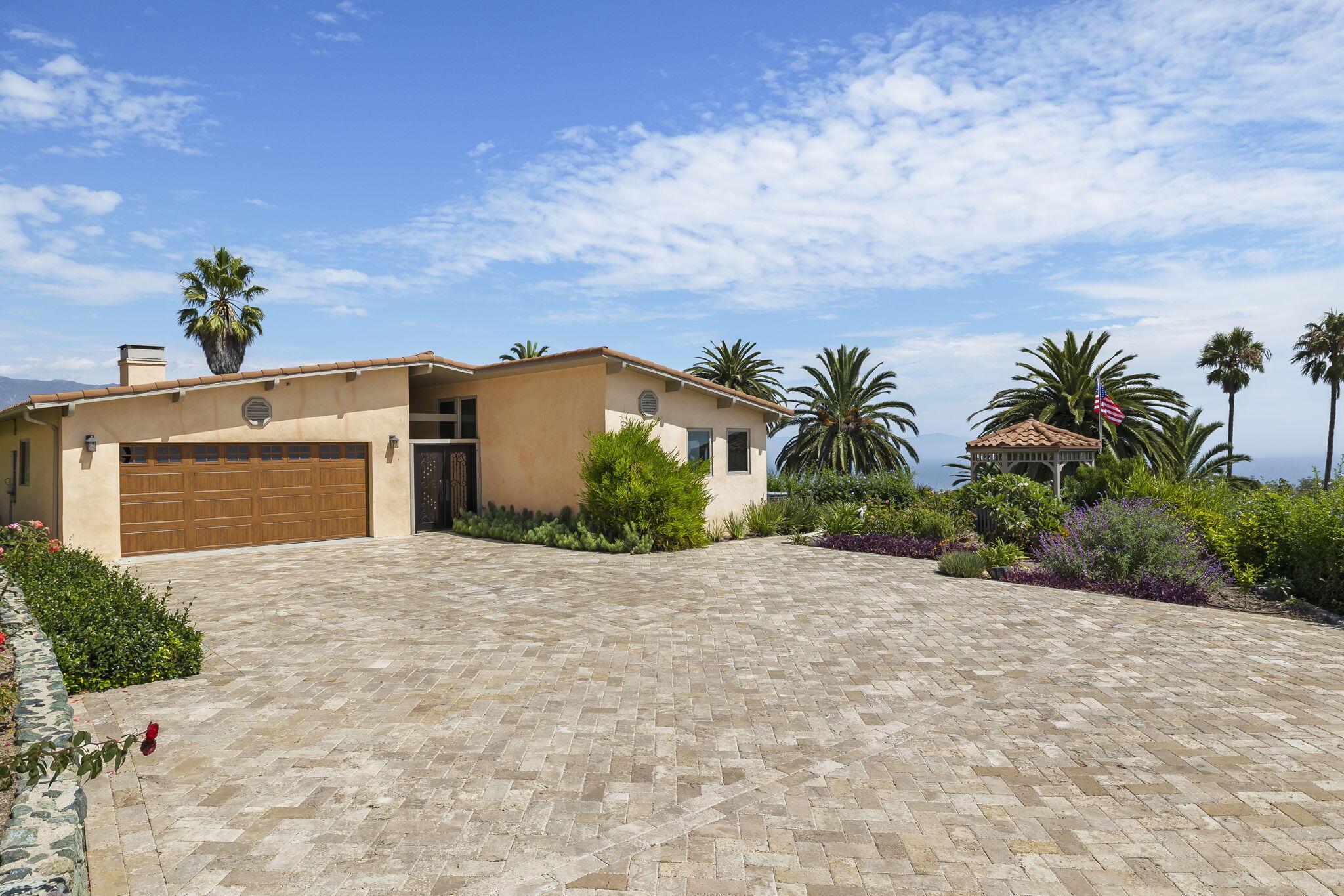 550 Miramonte Drive