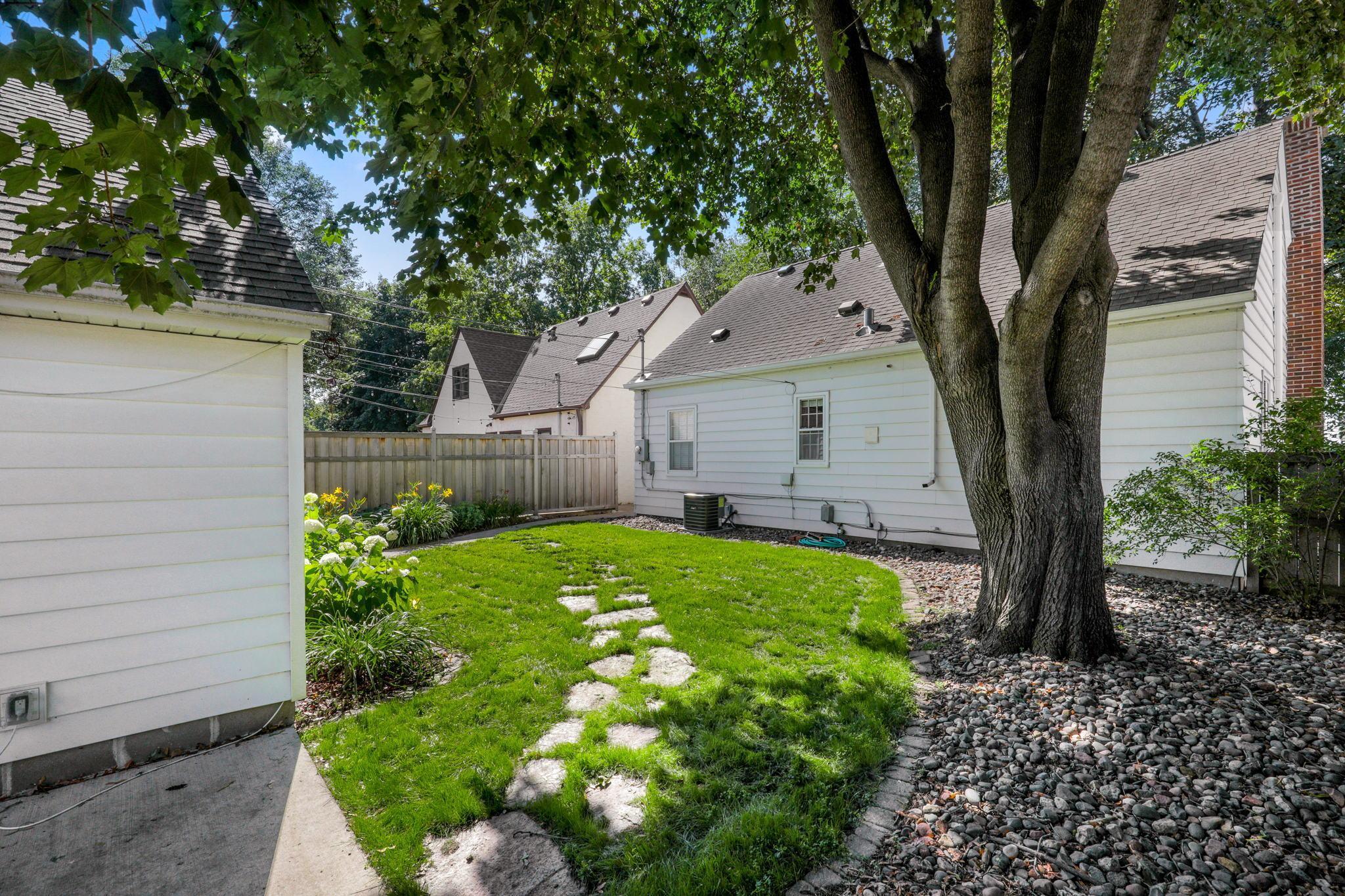 2359 Beverly Road