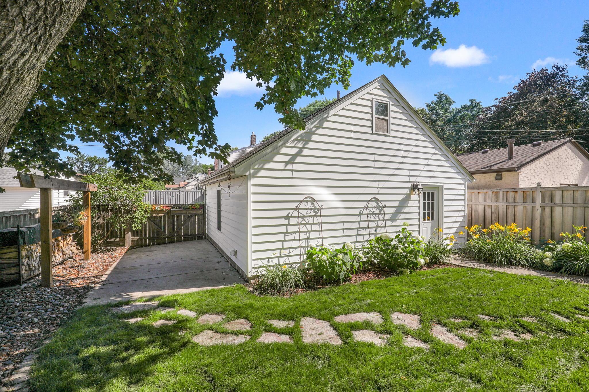 2359 Beverly Road