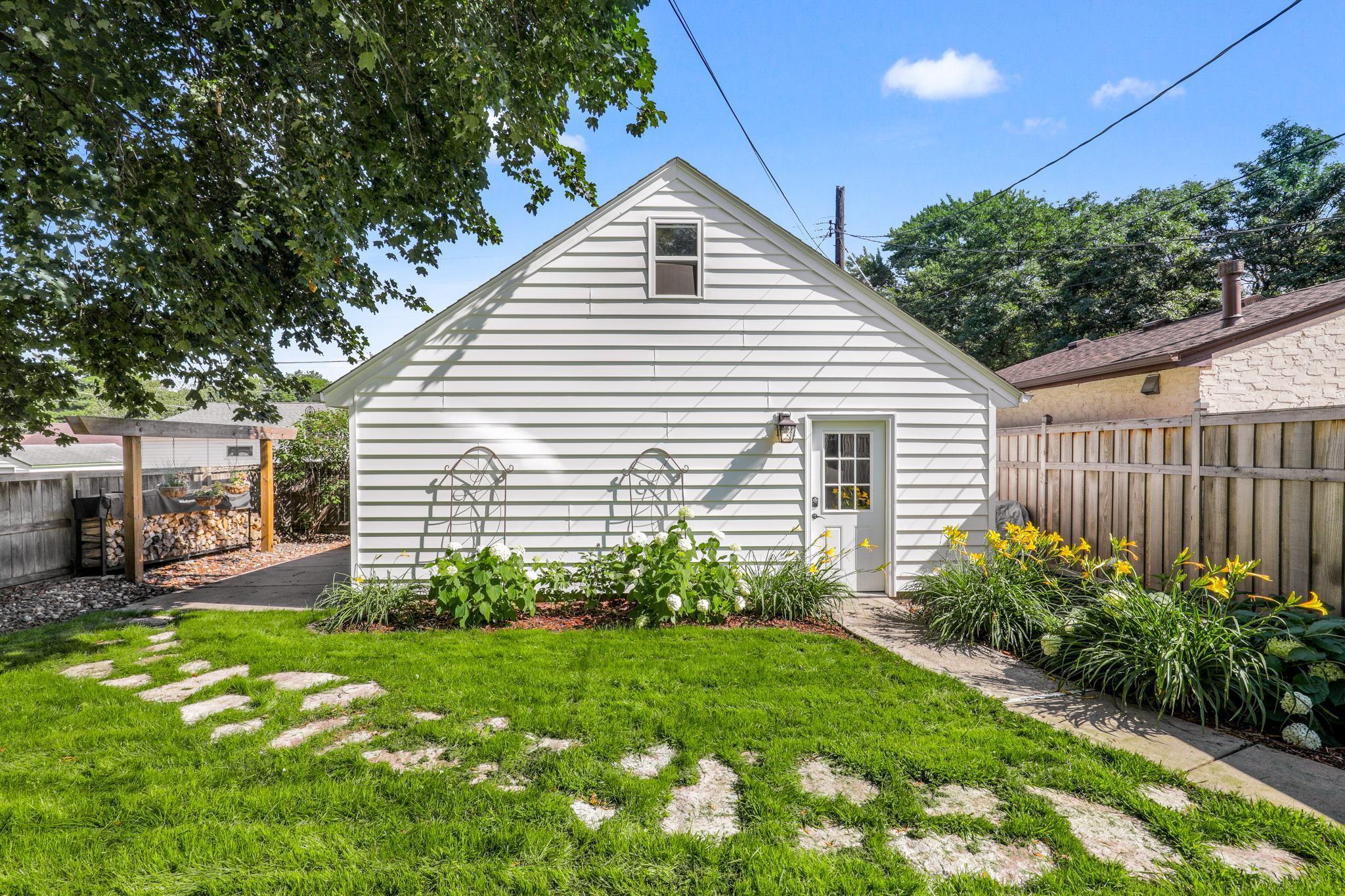 2359 Beverly Road
