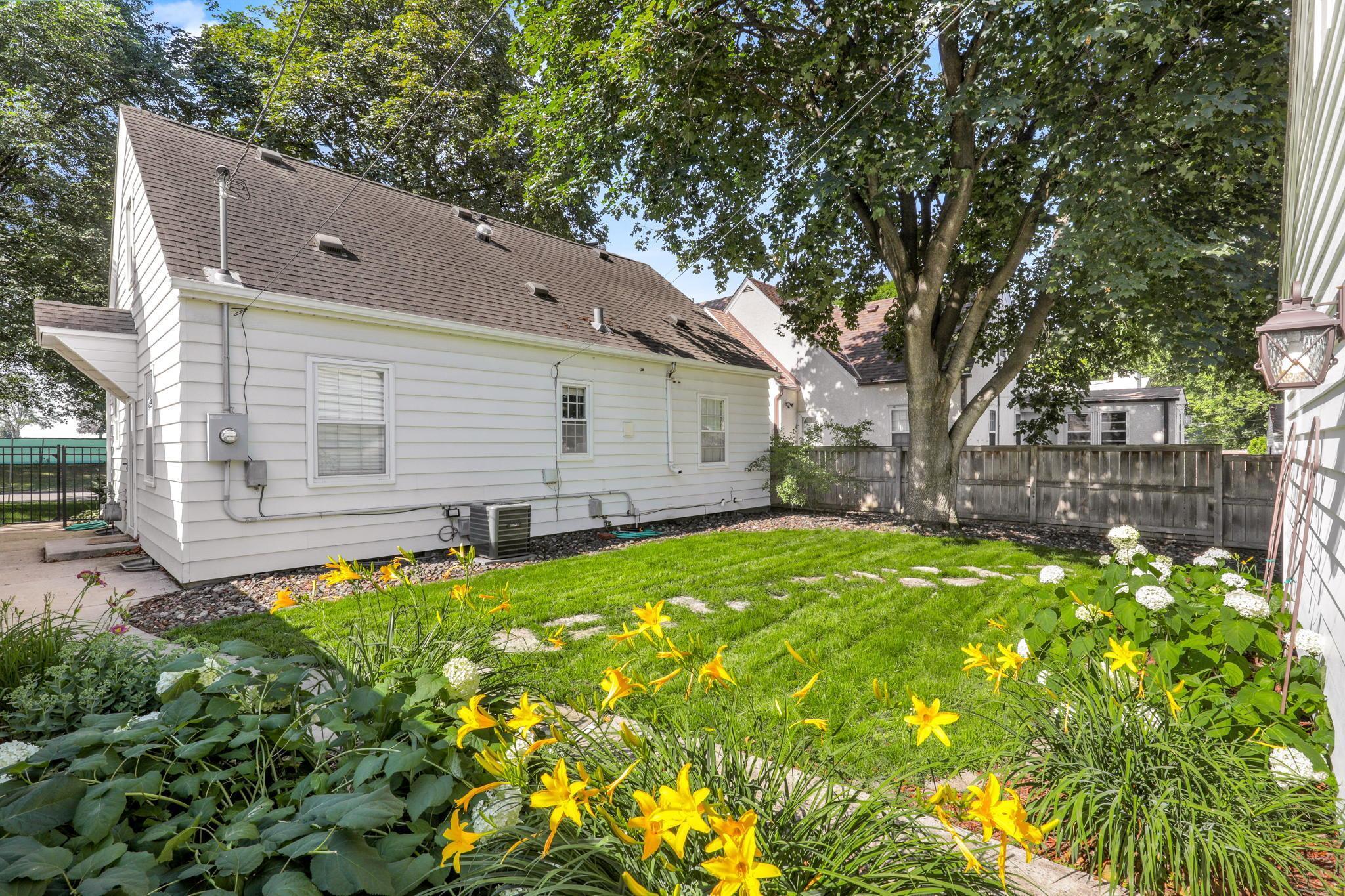 2359 Beverly Road
