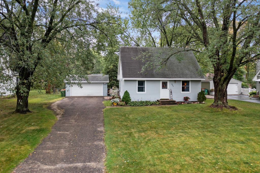 866 Woody Lane NW
